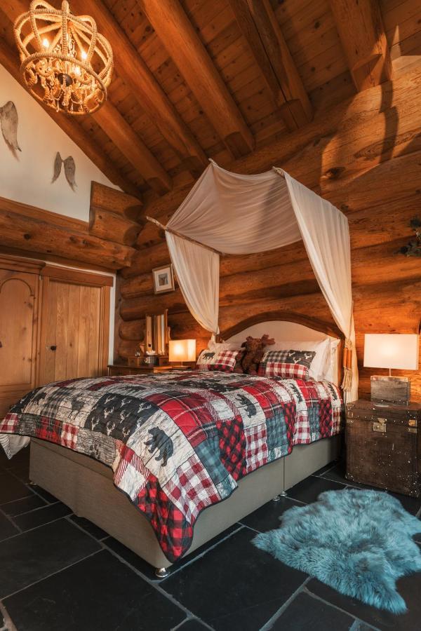 Caledonian Cabin Инвъргари Екстериор снимка