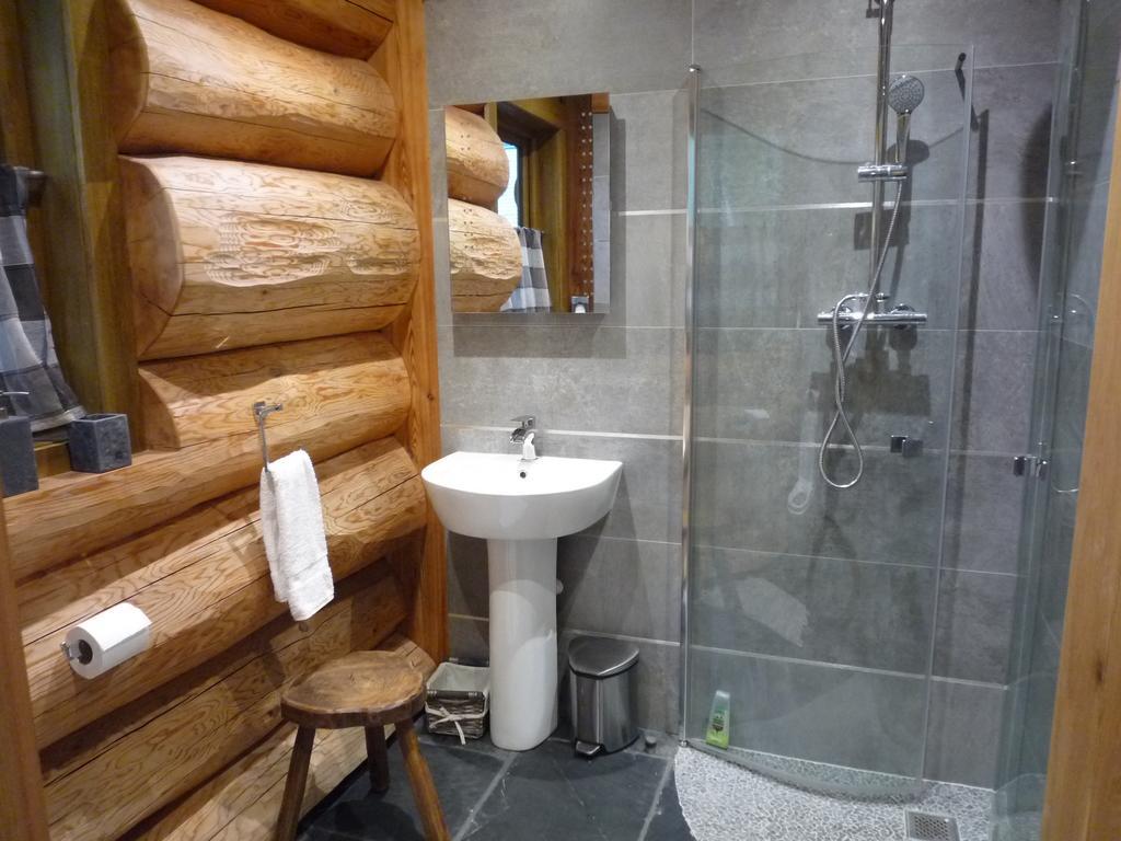 Caledonian Cabin Инвъргари Екстериор снимка